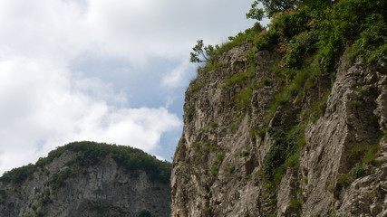 Pareti di roccia nelle Gole del Furlo