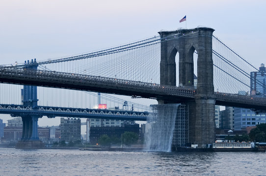Brooklyn Bridge - Waterfalls - NYC