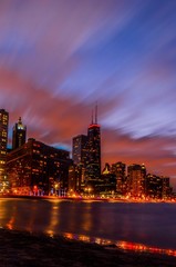 Obraz premium Dusk Chicago Skyline and the moving clouds