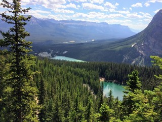 Obraz premium Views hiking around Lake Louise, Lakeview trail, Plain of six glaciers, Lake Agnes, Mirror Lake, Little and Big Beehive, Banff National Park, Canada, Alberta with great background landscapes