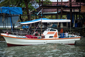Fototapeta na wymiar motor boat at the pier in Tai
