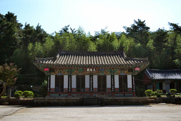 Fototapeta premium A simple wooden-temple around Namsan in Gyeongju. Pic was taken in August 2017