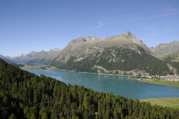 Naklejka na ściany i meble Die Oberengadiner Gletscherseenlandschaft zählt zu den schönsten Wander- und Ferienregionen der Schweiz. 