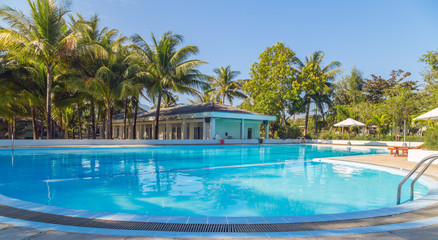 Fototapeta na wymiar swimming pool in tropical resort