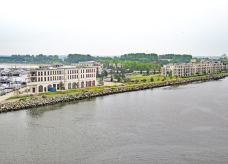 Warnemunde, trasatlántico en el puerto