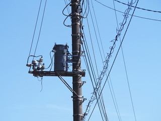 青空と電柱と送電線