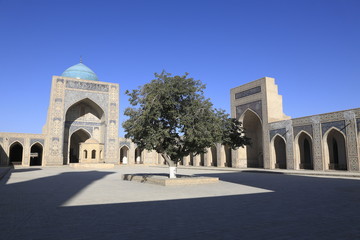 Fototapeta na wymiar カラーン・モスク