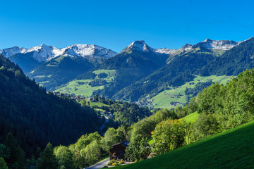 Blick von Marul auf den Walserkamm bei strahlend blauem Himmel, (A, Vorarlberg,  Gro&szlig;es Walsertal)