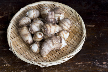 ザルに入った里芋