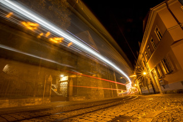 Fototapeta na wymiar Lichtspuren in Erfurt in der Nacht
