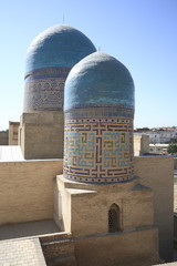 シャーヒズィンダ廟群のアーリミ・ナサフィー廟と無名モスク