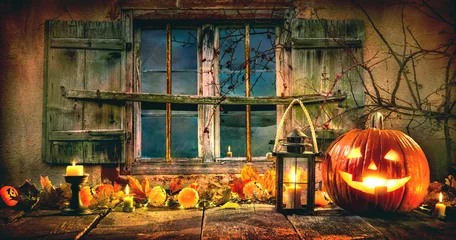 Rolgordijnen Candle lit Halloween Pumpkins © Alexander Raths