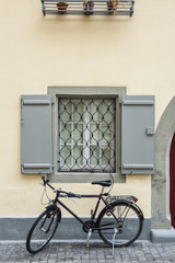 Fototapeta na wymiar Window with parked bicycle