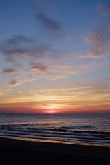 Fototapeta na wymiar coucher de soleil sur la plage