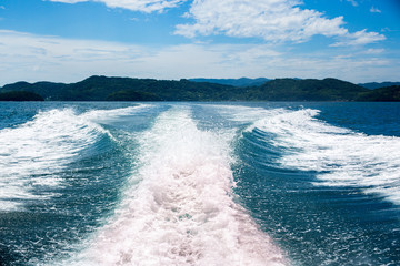 クルーザーでクルージング