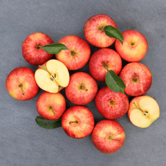 Äpfel Apfel rot Obst Schiefertafel quadratisch Frucht Früchte von oben