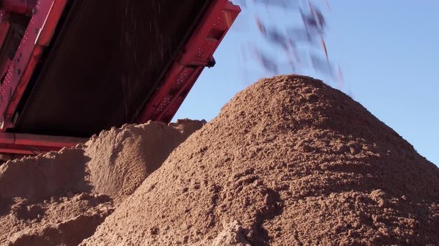 Conveyor belts (transport and sorting of rock)