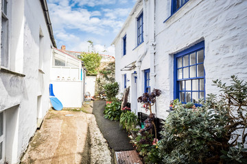 Fototapeta na wymiar old fishing village / Port Isaac, the little village on the sea in Cornwall