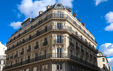 Fototapeta na wymiar The traditional facade of Parisian building, France.