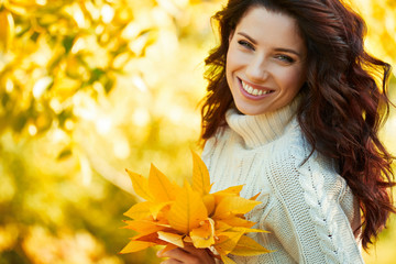 Autumn woman in autumn park. Warm sunny weather. Fall concept - 174989992
