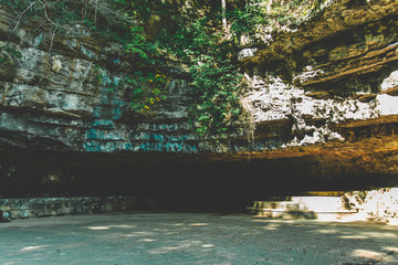 Fototapeta na wymiar Cave Entrance