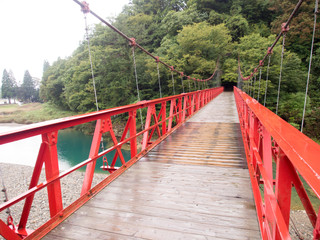 秋田県抱返り渓谷　赤い吊り橋　神の岩橋