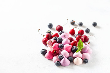 Meringue with berries