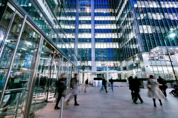 Fototapeta premium London train and office building skyscraper in rush hour