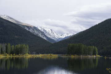Fototapeta na wymiar Stormy Mountain Lake View