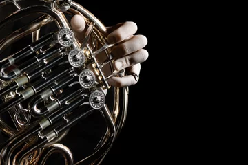 Foto auf Acrylglas Sammlungen Waldhorninstrument. Hände spielen Hornisten