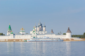 Fototapeta premium Pier with a motor ship near the walls of the monastery in Makar'evo, Nizhny Novgorod region
