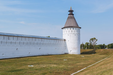 Fototapeta na wymiar Northeast tower of Makarevsky Monastery in Nizhny Novgorod region