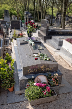 Edith Piaf grave at Pere Lachaise cemetery in Paris
