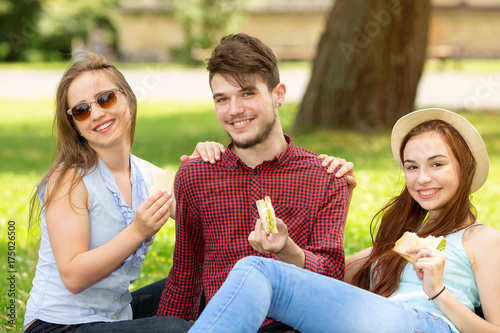 Two girls one guy free
