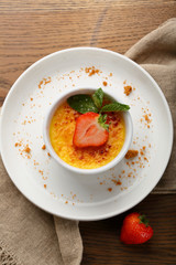 Caramelized Vanilla creme brulee with berry