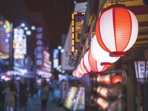 Fototapeta Lanterns light Japan nightlife Bar street district with blur people
