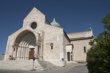 Fototapeta na wymiar De Kathedraal van San Ciriaco in Ancona, Italie 