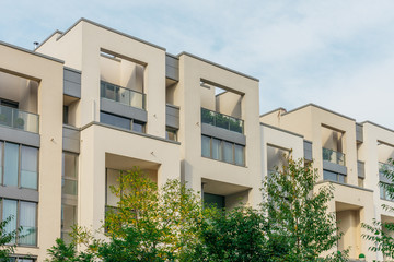Fototapeta na wymiar beautiful block formed apartment in berlin