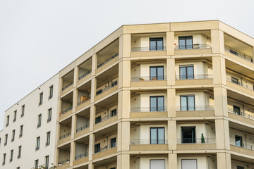 Fototapeta premium yellow modern apartment house at wedding, berlin