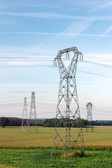 Lignes haute tension dans la campagne d'&Icirc;le de France