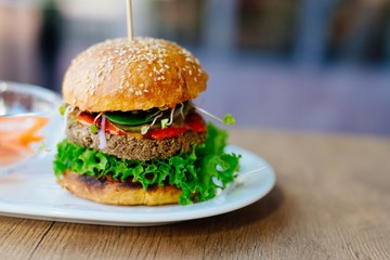 Delicious Mexican vegan burger with chickpeas © Daniel Jędzura