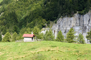 Mountain views. Between huts and nature