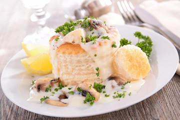 baked puff pastry with chicken,mushroom and cream