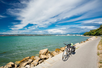 Bicycle travel by the sea - obrazy, fototapety, plakaty