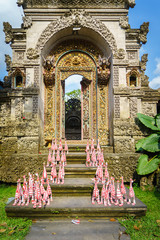 Door with artisan objects displayed in Ubud Bali