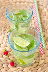 Limonade mit Minze und Limette
