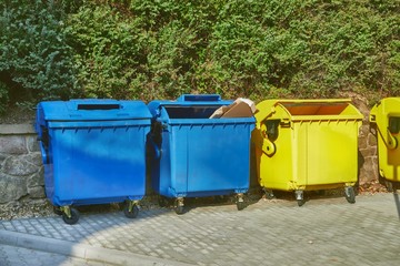 Dust bin containers