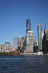 Fototapeta na wymiar One World Trade Center new york from the River