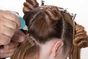 Cercles muraux Salon de coiffure Natural Hair extensions at salon, closeup hands in hair