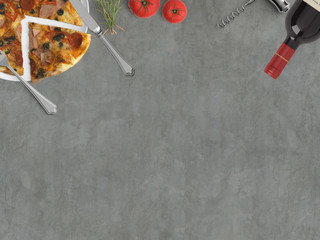 italienisches  Essen - Pizza, Wein, italienische Kräuter und Tomaten auf grauem Steintisch